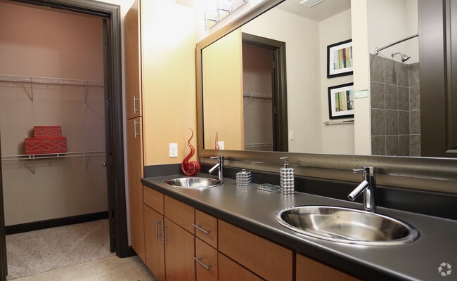 Building Photo - Millennium Waterway