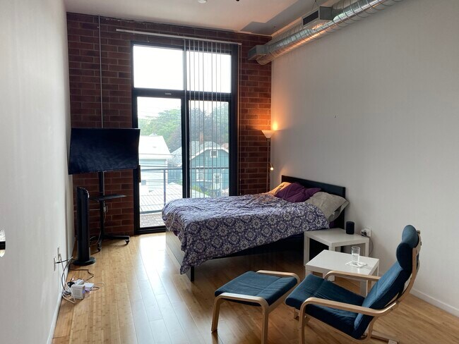Foto del edificio - 211 E 9 Mile Rd