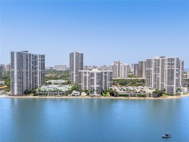 Building Photo - 3600 Mystic Pointe Dr