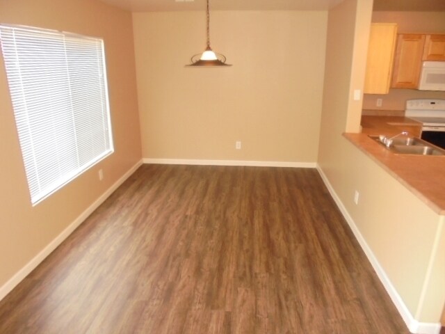 Building Photo - 11801 N Olive St