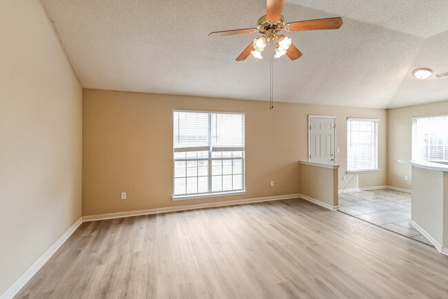 Foto del edificio - 8090 Bensford Ln