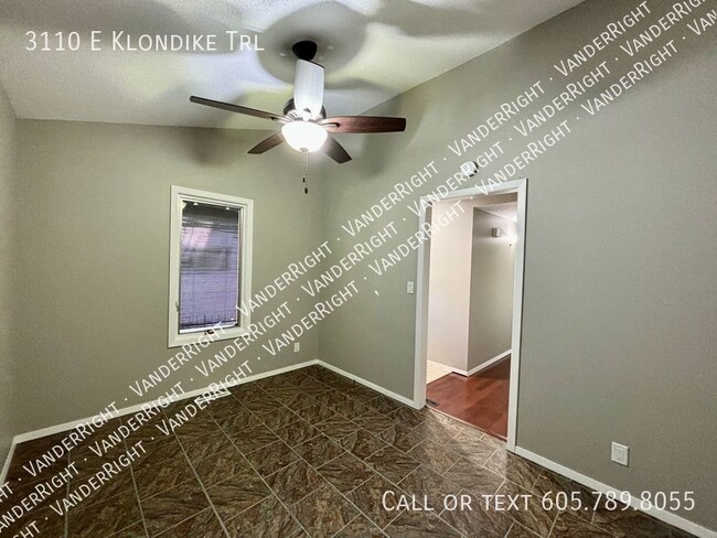 Building Photo - End Unit Townhome - 2 Bedroom With Office!