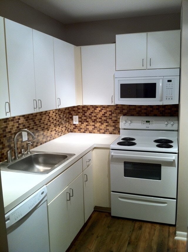Kitchen - 13712 SW 90th Ave