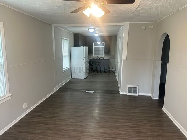 Foto del edificio - 11503 Hackett St, Sugar Creek, MO 64054 -R...