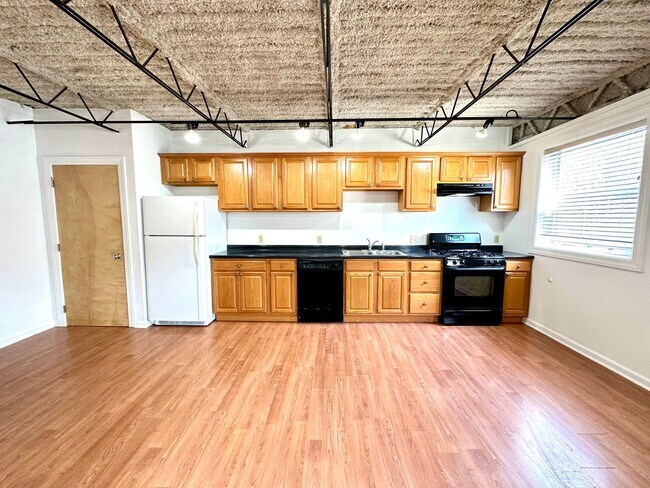 Foto del edificio - One Bed, One Bath Apartment in the Heart o...