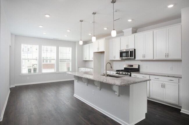 Foto del edificio - Gorgeous Townhome With Loads of Amenities in Ellis Crossing!