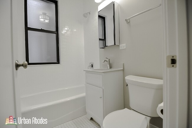 Building Photo - 816 W Lakeside Pl