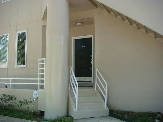 Building Photo - 4040 Avondale Ave