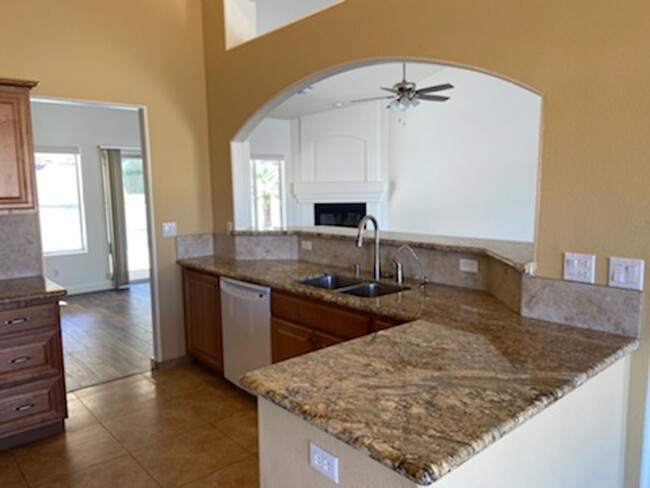 Foto del edificio - AMAZING 3 BED 2 BATH FOUNTAIN HILLS HOME W...