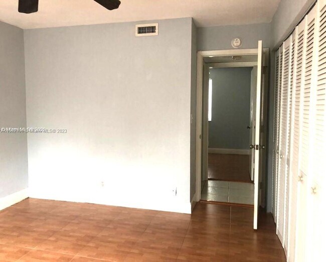 Building Photo - 717 Gardens Dr