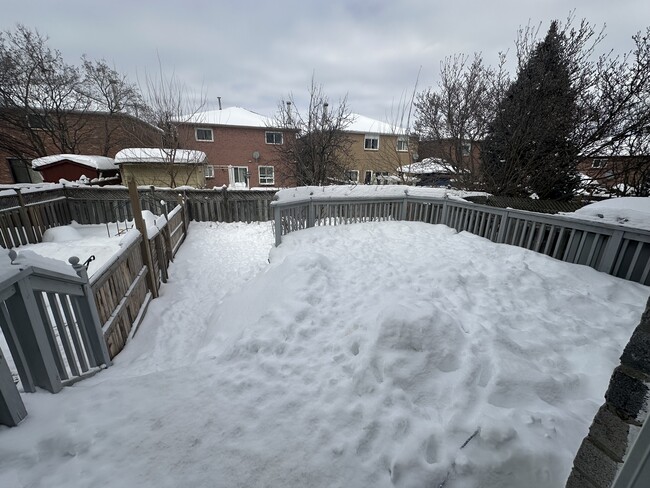 Building Photo - Spacious Main-Level of a Detached Home (4 ...