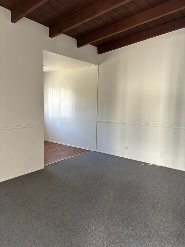 Foto del edificio - 975 S Barrington Ave