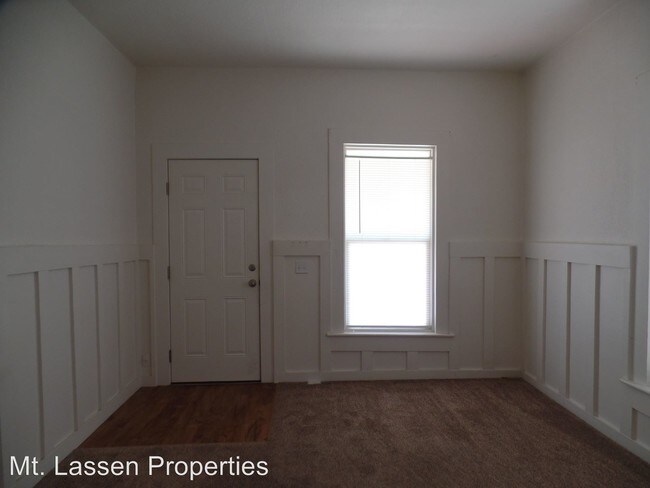 Building Photo - 3 br, 1 bath House - 260 N. Roop Street