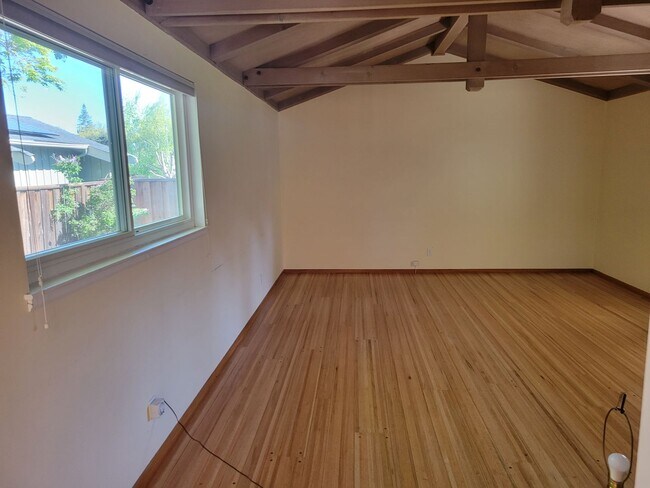 Building Photo - Charming Single Level Home in Northgate Area