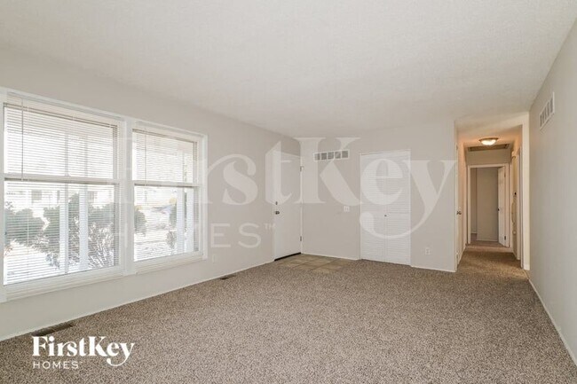 Foto del edificio - 1560 Leisure Dr