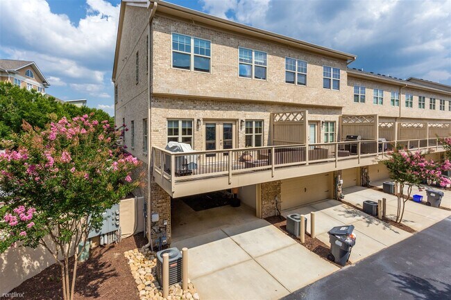 Building Photo - 3 br, 3.5 bath Townhome - 745 Fountainhead...