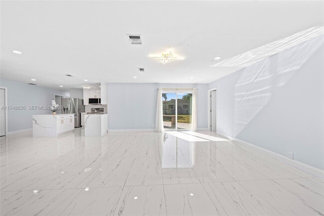 Building Photo - 1720 SW 13th St