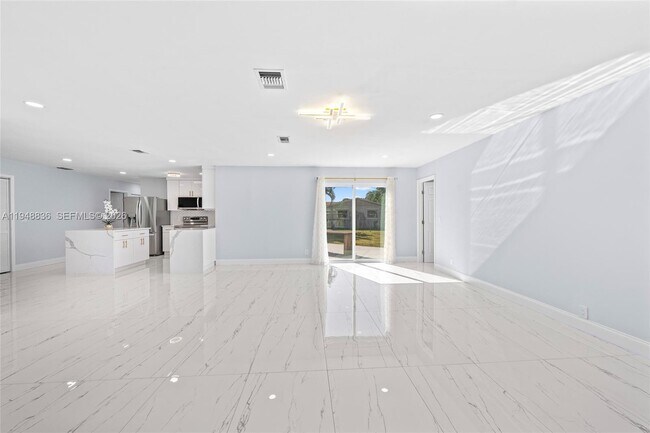 Foto del edificio - 1720 SW 13th St