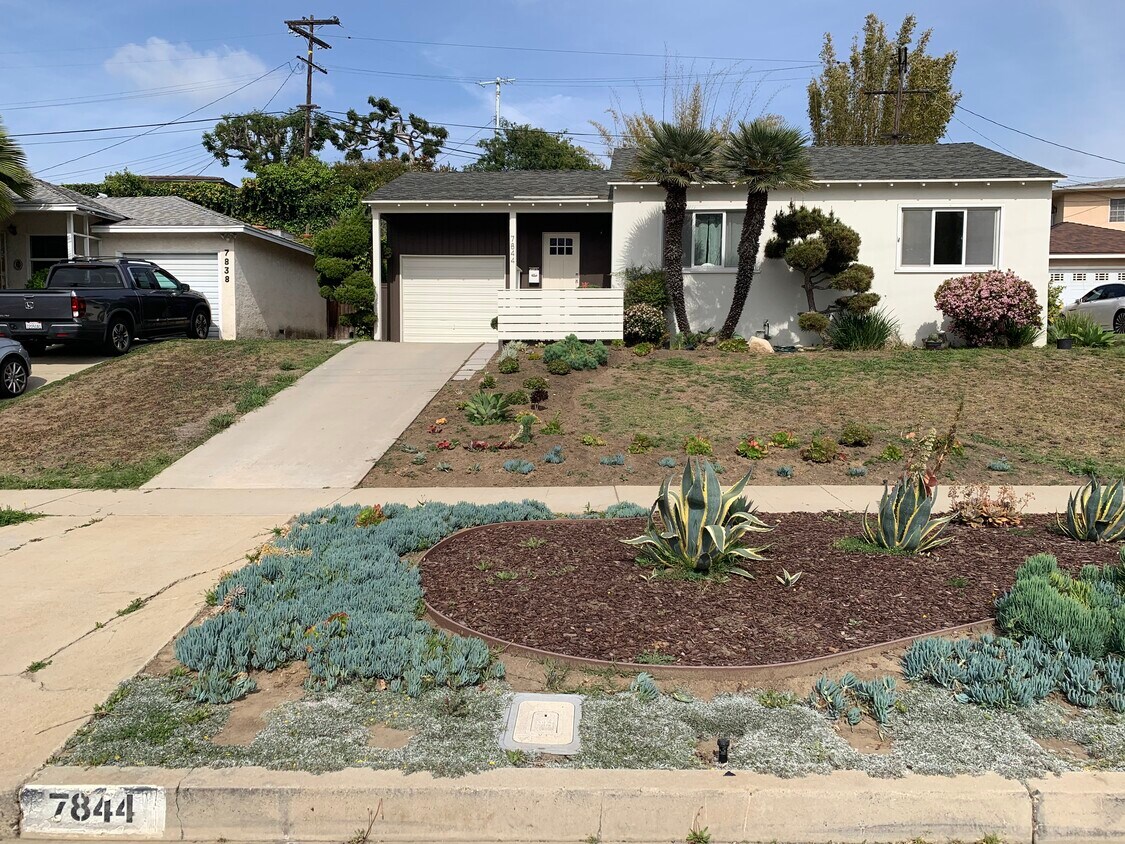 Foto principal - 7844 Airport Blvd