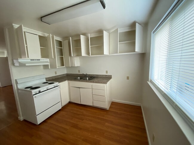 kitchen - 4125 Anna Ave