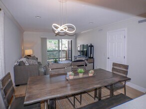Building Photo - 7509 Draper Ave