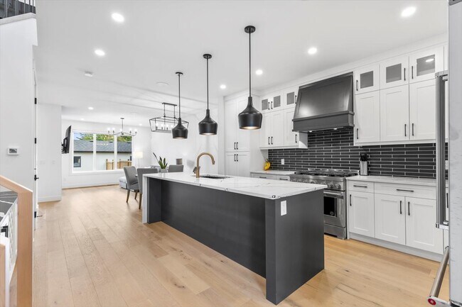 Photo du bâtiment - 906-939 Street SW