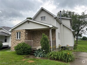 Building Photo - 518 Harger St