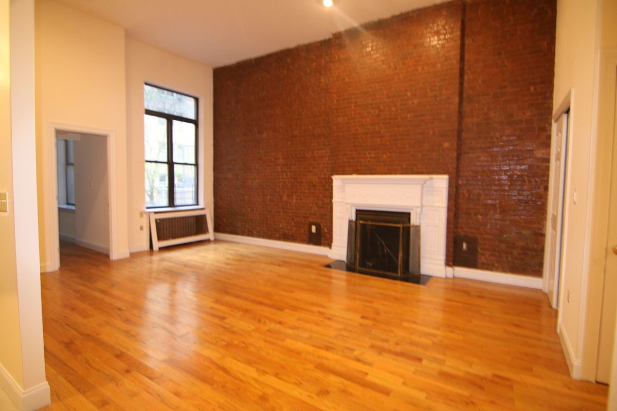 Primary Photo - 28 W 75th St