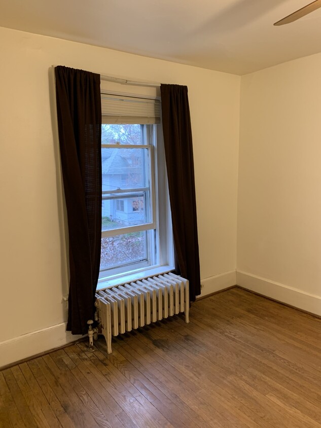 Primary Photo - 312 N Linn St