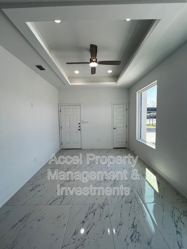 Building Photo - 2011 Selena St