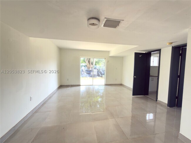 Foto del edificio - 14010 NE 3rd Ct