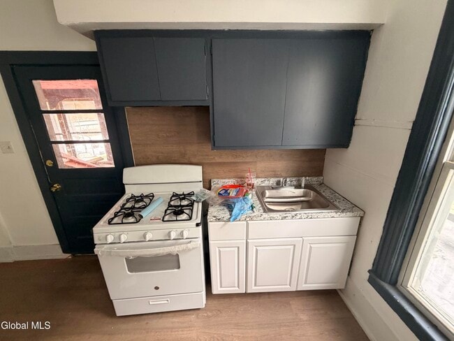 Building Photo - 51 Arch St