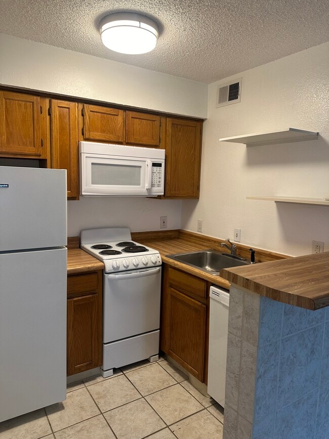 Kitchen - 2301 Basil Dr