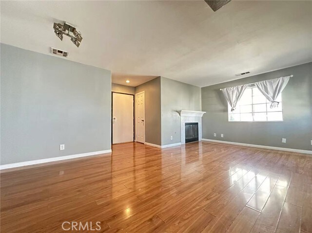 Foto del edificio - 920 N Unruh Ave