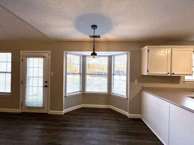 Foto del edificio - 3604-3604 Meadowlake Dr