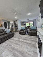 Building Photo - 25 Dodder Ln SW