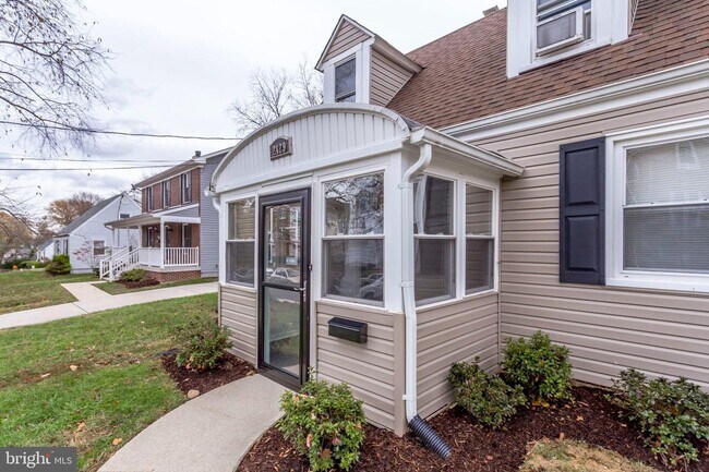 Building Photo - 2429 Fort Dr