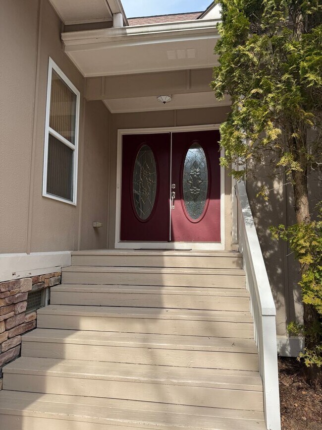 Building Photo - East AVL - Mountain Views and Space Galore!