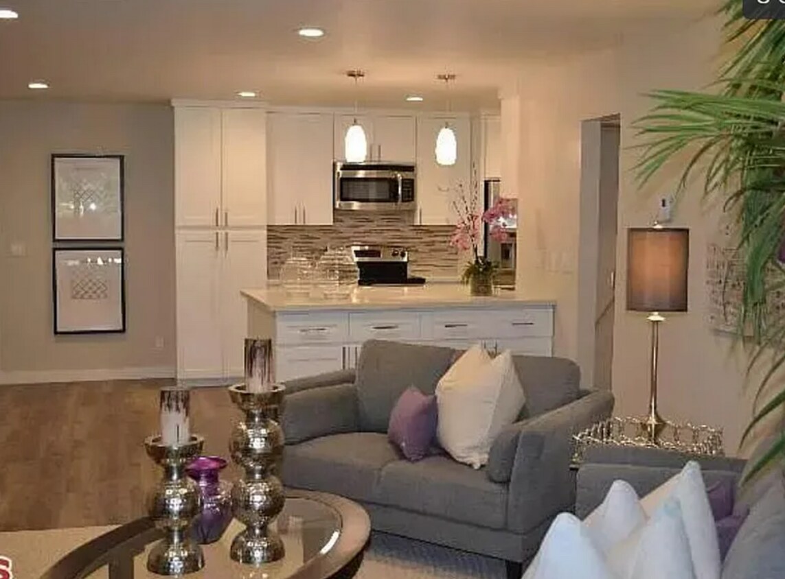 Foto principal - 8640 Gulana Ave