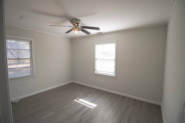 Foto del edificio - 517 E Main St