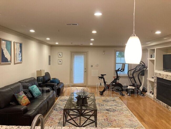 Foto del edificio - 2448 Ontario Rd NW