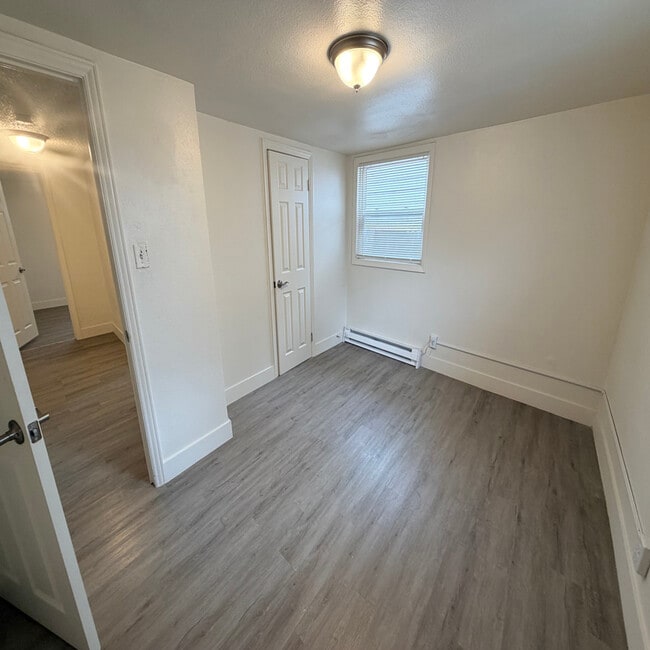 Building Photo - 1525 6th St