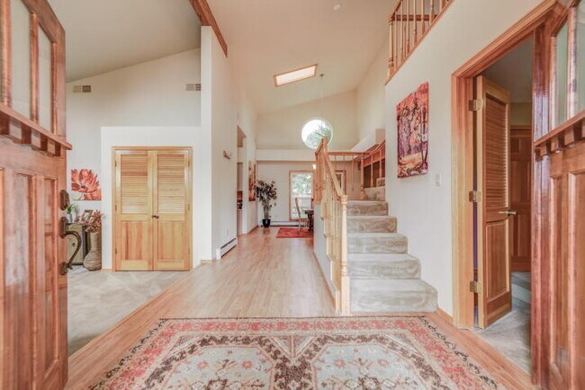 Building Photo - 1700 Camino De La Sierra NE