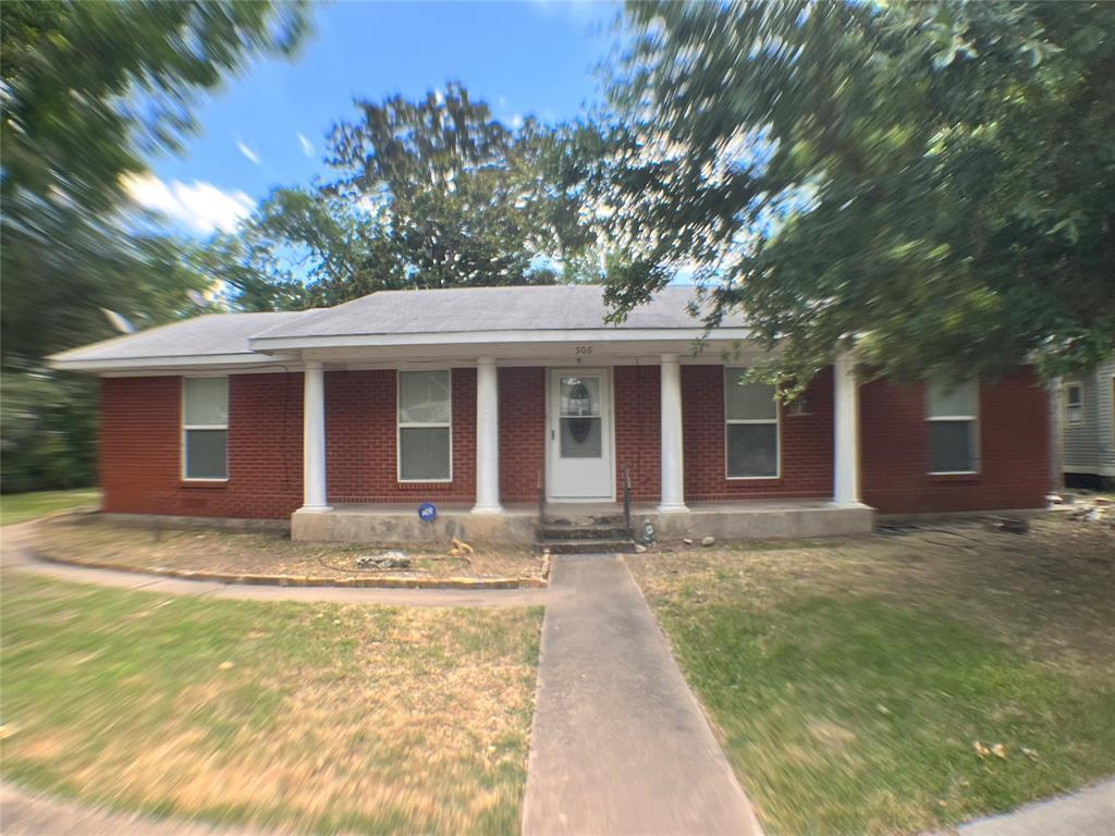 Primary Photo - 506 Main St