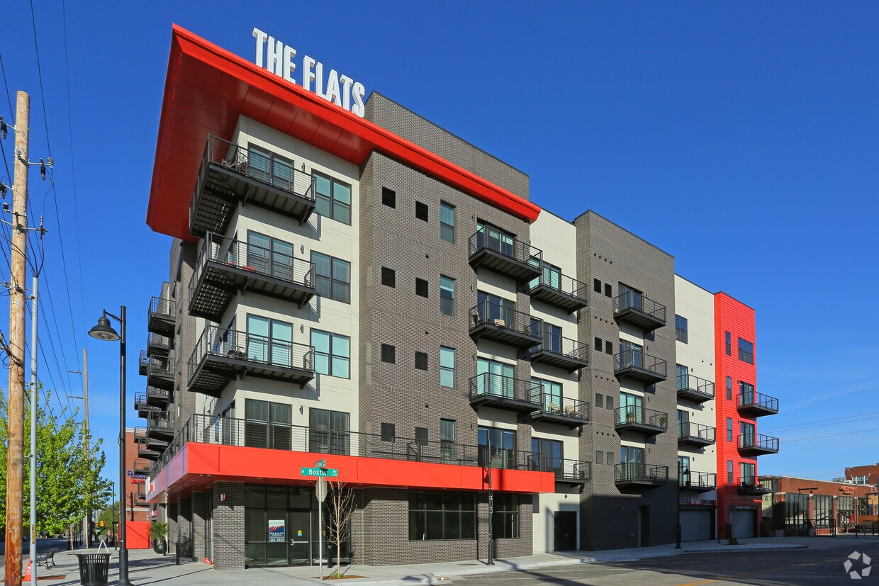 Foto principal - The Flats on Archer - Discounted Rates on ...