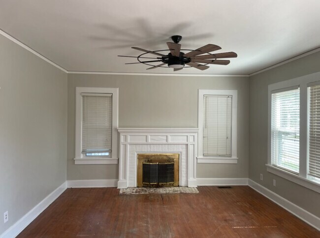 Building Photo - 506 6th Ave N