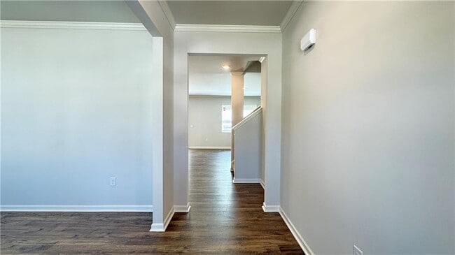 Building Photo - 569 King Vlg