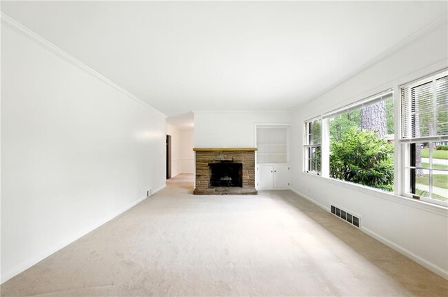 Building Photo - 2321 Tanglewood Rd