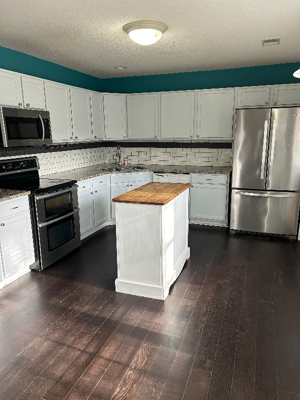 Building Photo - 305 Rose Marie Ln