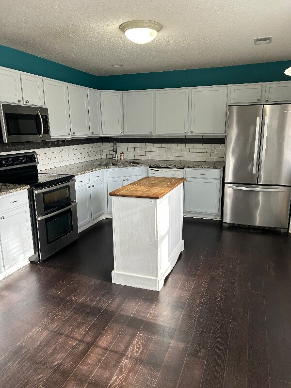 Foto del edificio - 305 Rose Marie Ln